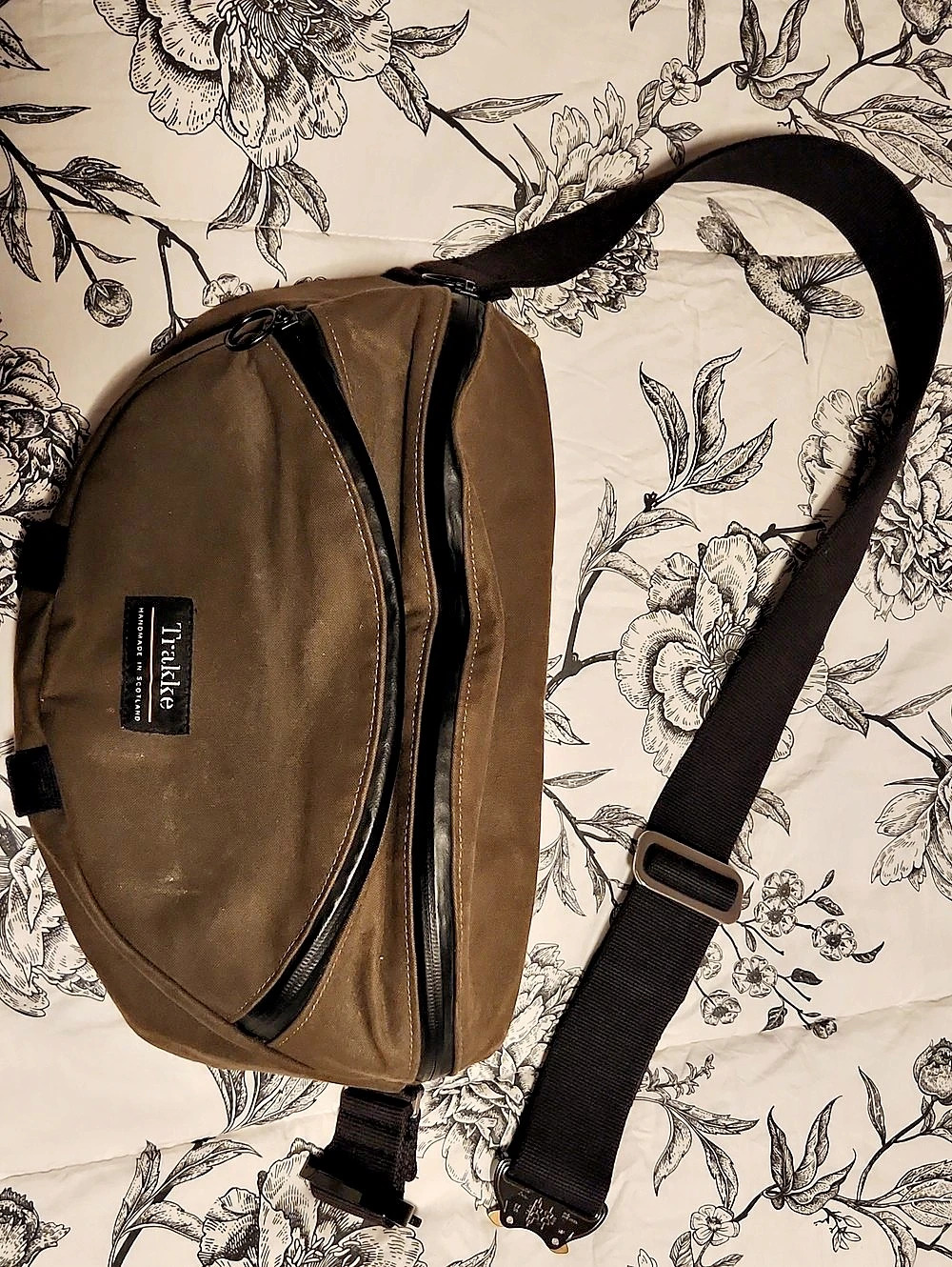Trakke Largo Sling in Green & Black